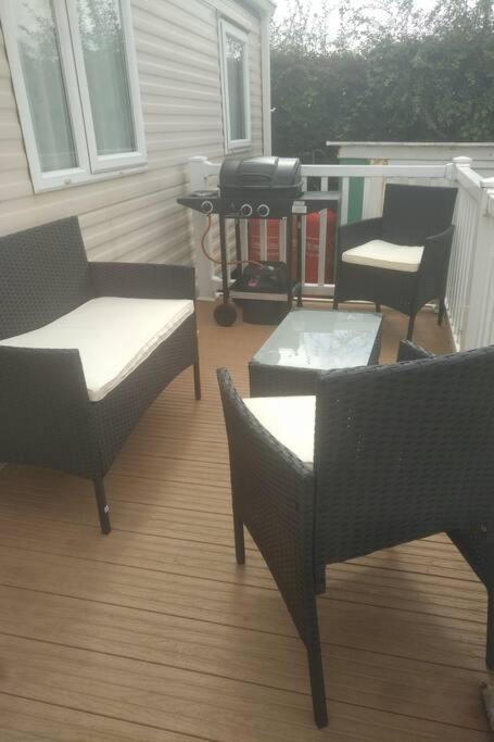2 Bedroom Static Caravan On Quiet Park Near Caernarfon & Snowdonia 外观 照片